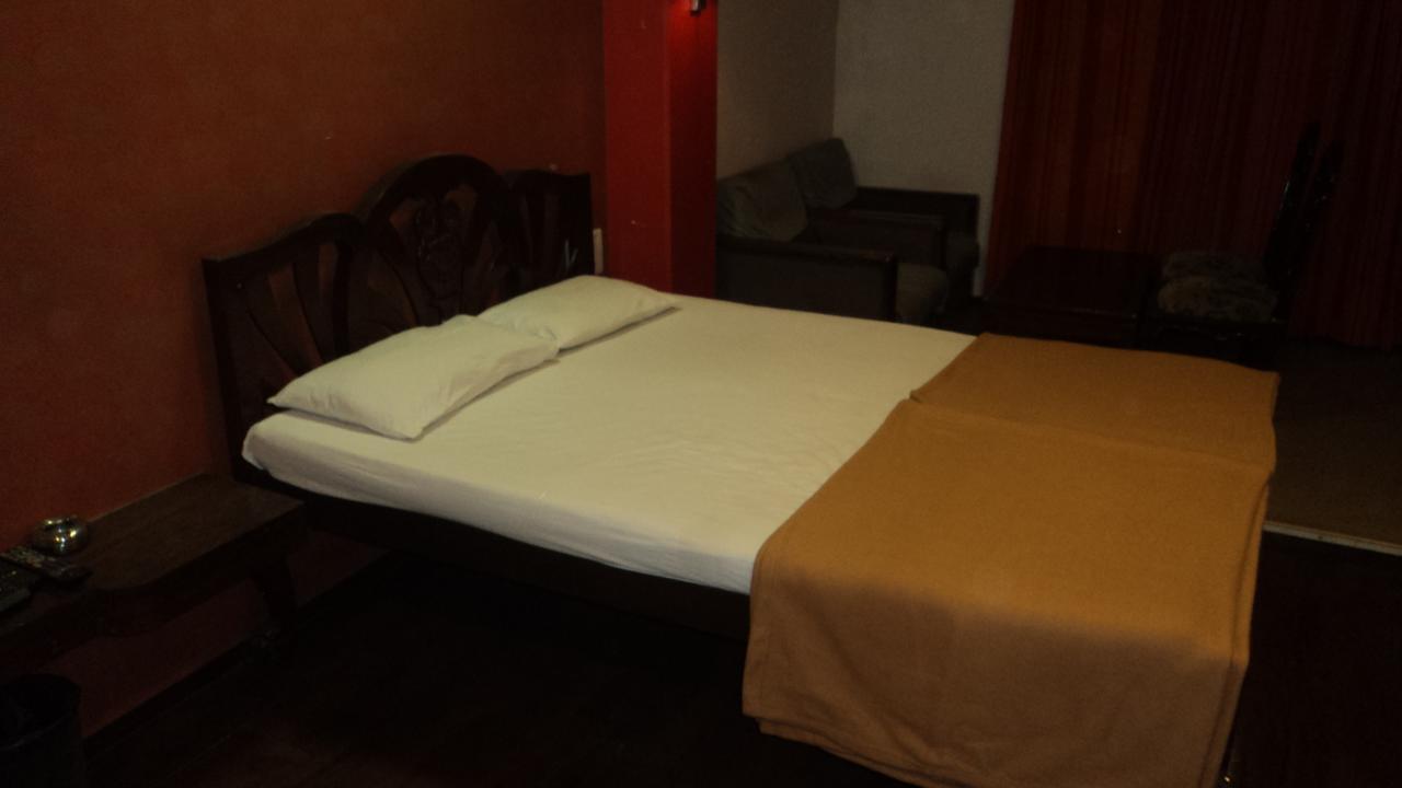 Benazeer Hotel Βομβάη Εξωτερικό φωτογραφία