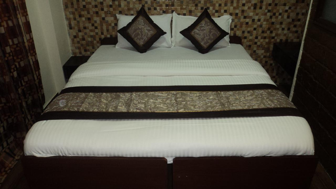 Benazeer Hotel Βομβάη Εξωτερικό φωτογραφία