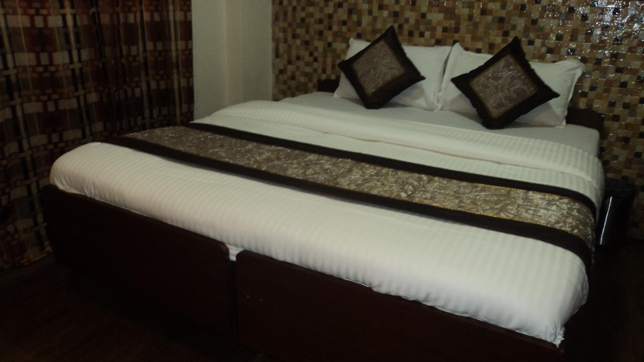 Benazeer Hotel Βομβάη Εξωτερικό φωτογραφία