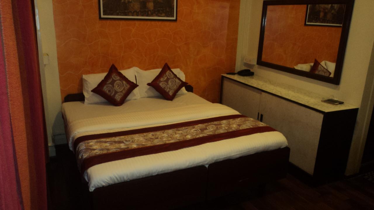 Benazeer Hotel Βομβάη Εξωτερικό φωτογραφία