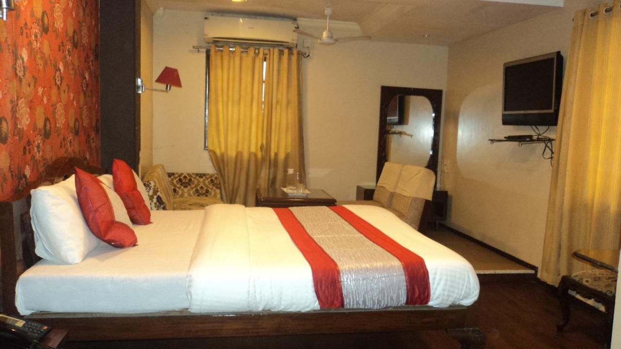 Benazeer Hotel Βομβάη Εξωτερικό φωτογραφία