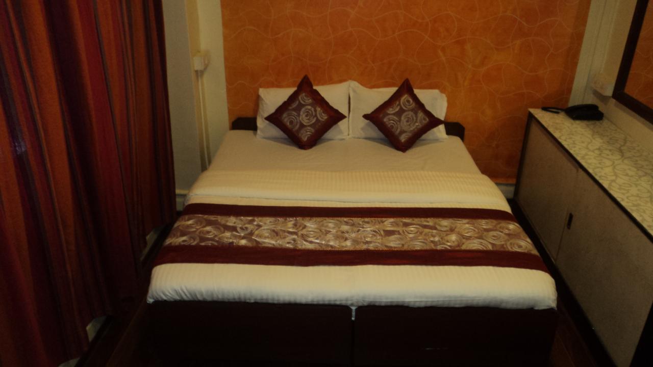 Benazeer Hotel Βομβάη Εξωτερικό φωτογραφία
