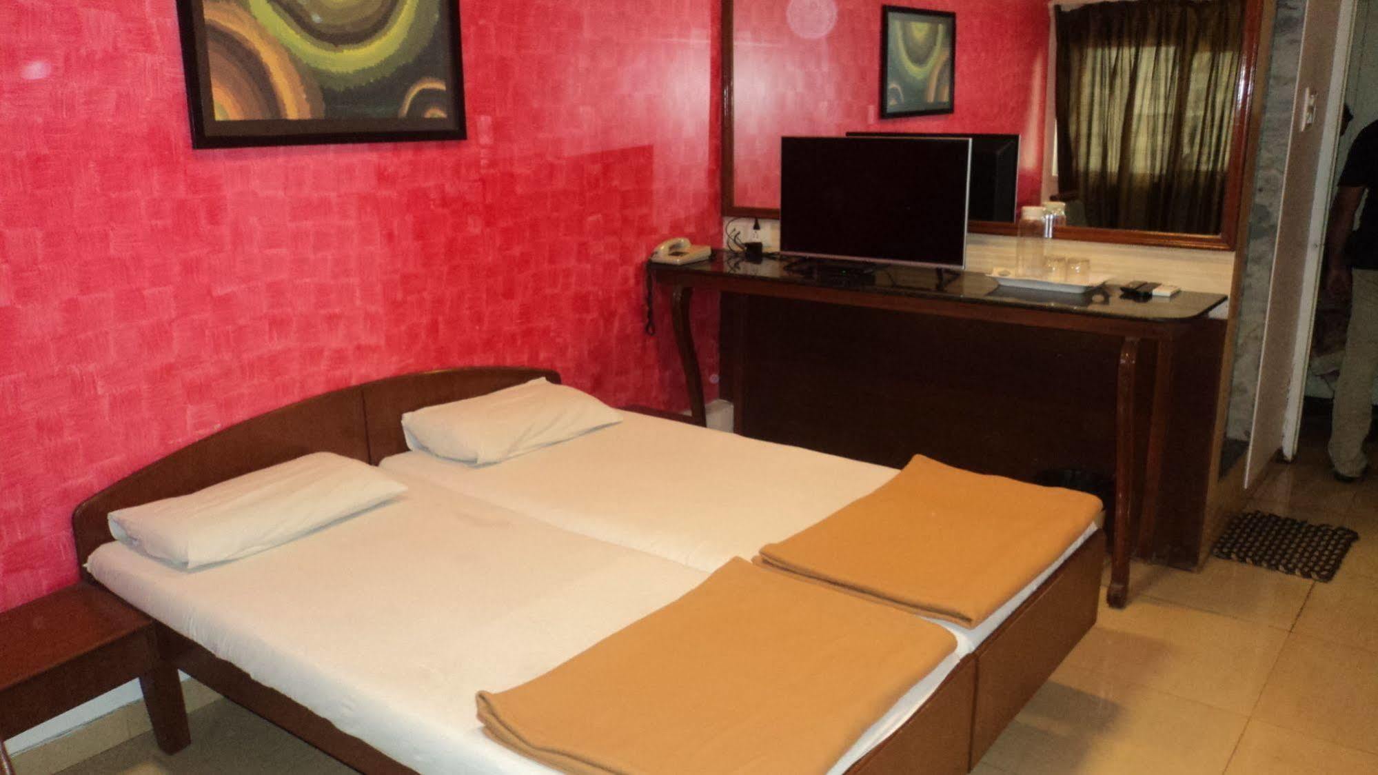 Benazeer Hotel Βομβάη Εξωτερικό φωτογραφία