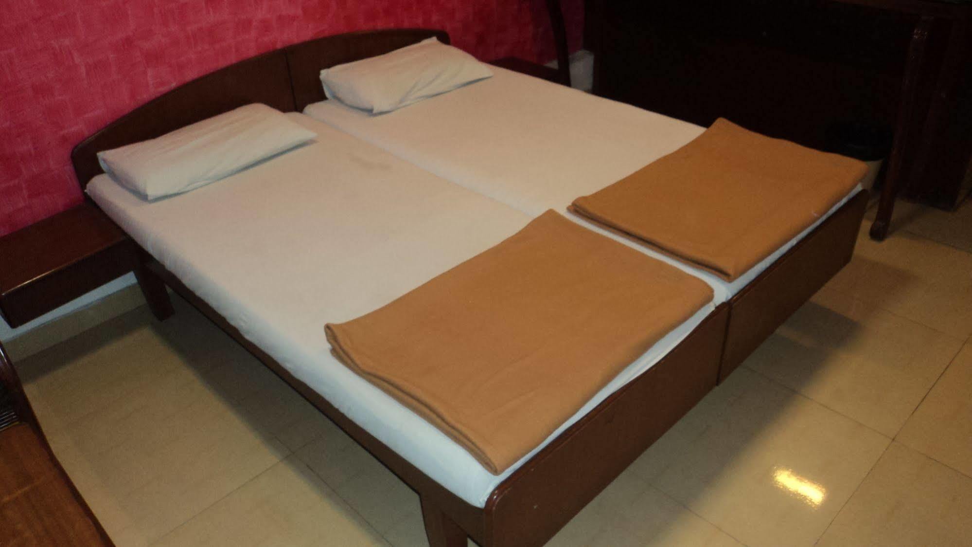 Benazeer Hotel Βομβάη Εξωτερικό φωτογραφία