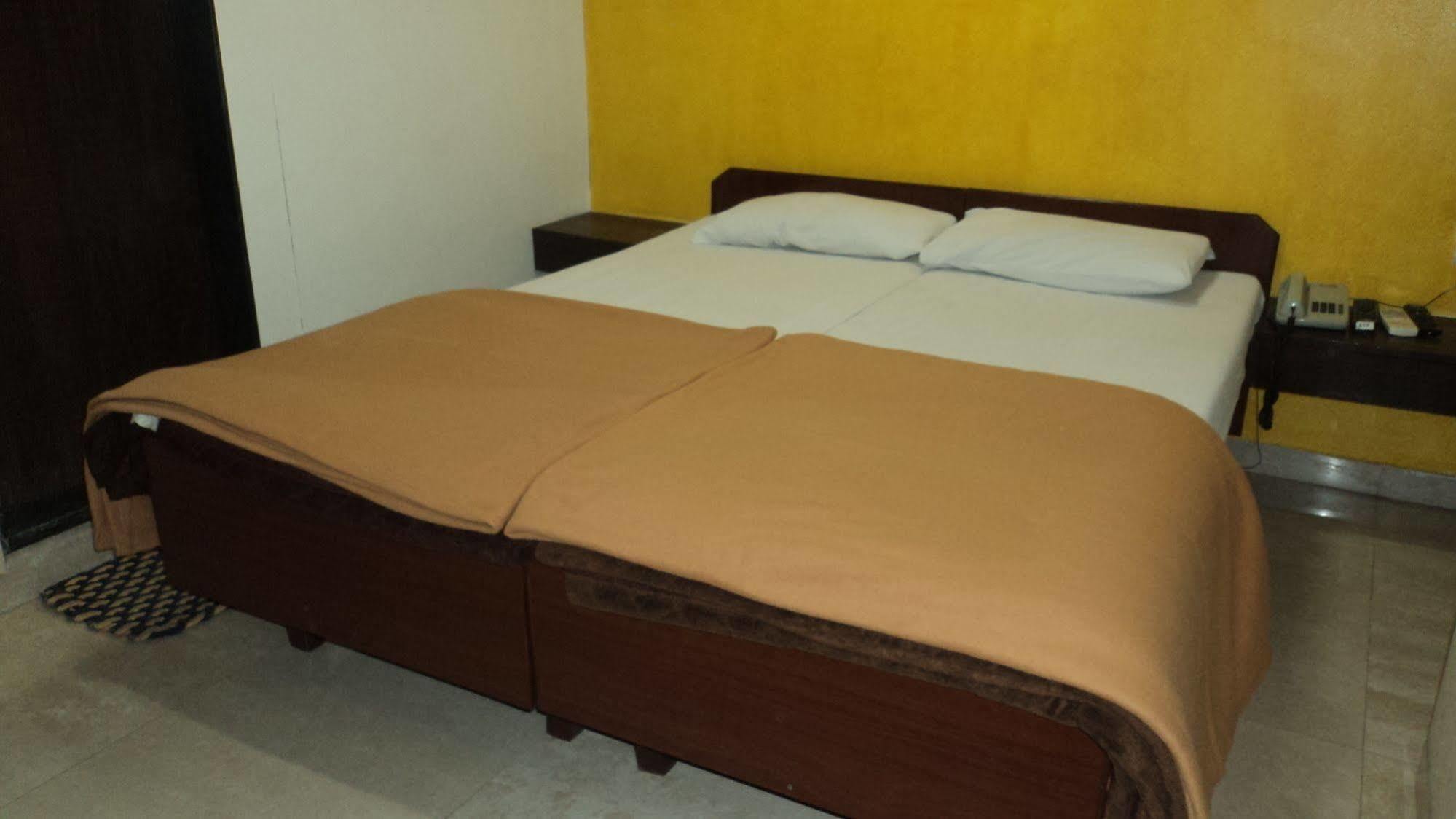 Benazeer Hotel Βομβάη Εξωτερικό φωτογραφία