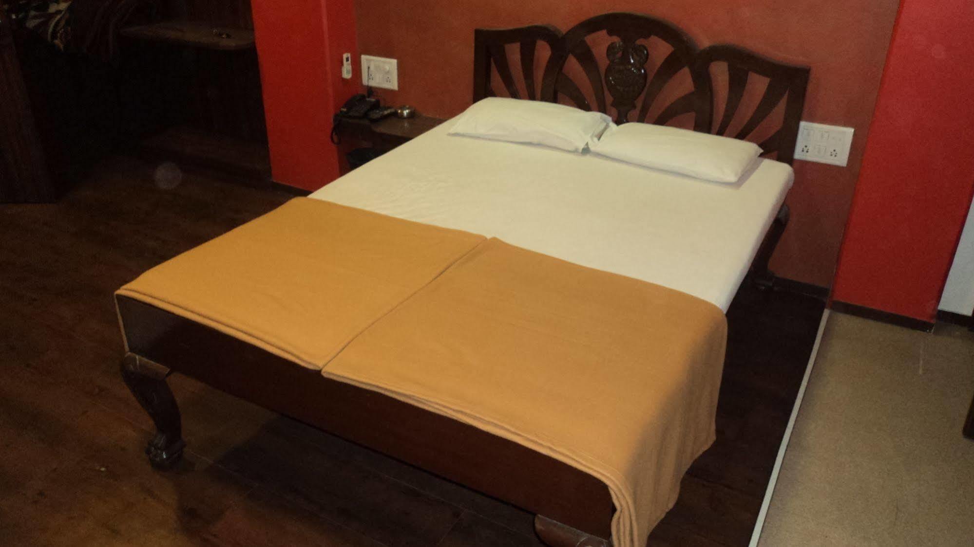 Benazeer Hotel Βομβάη Εξωτερικό φωτογραφία