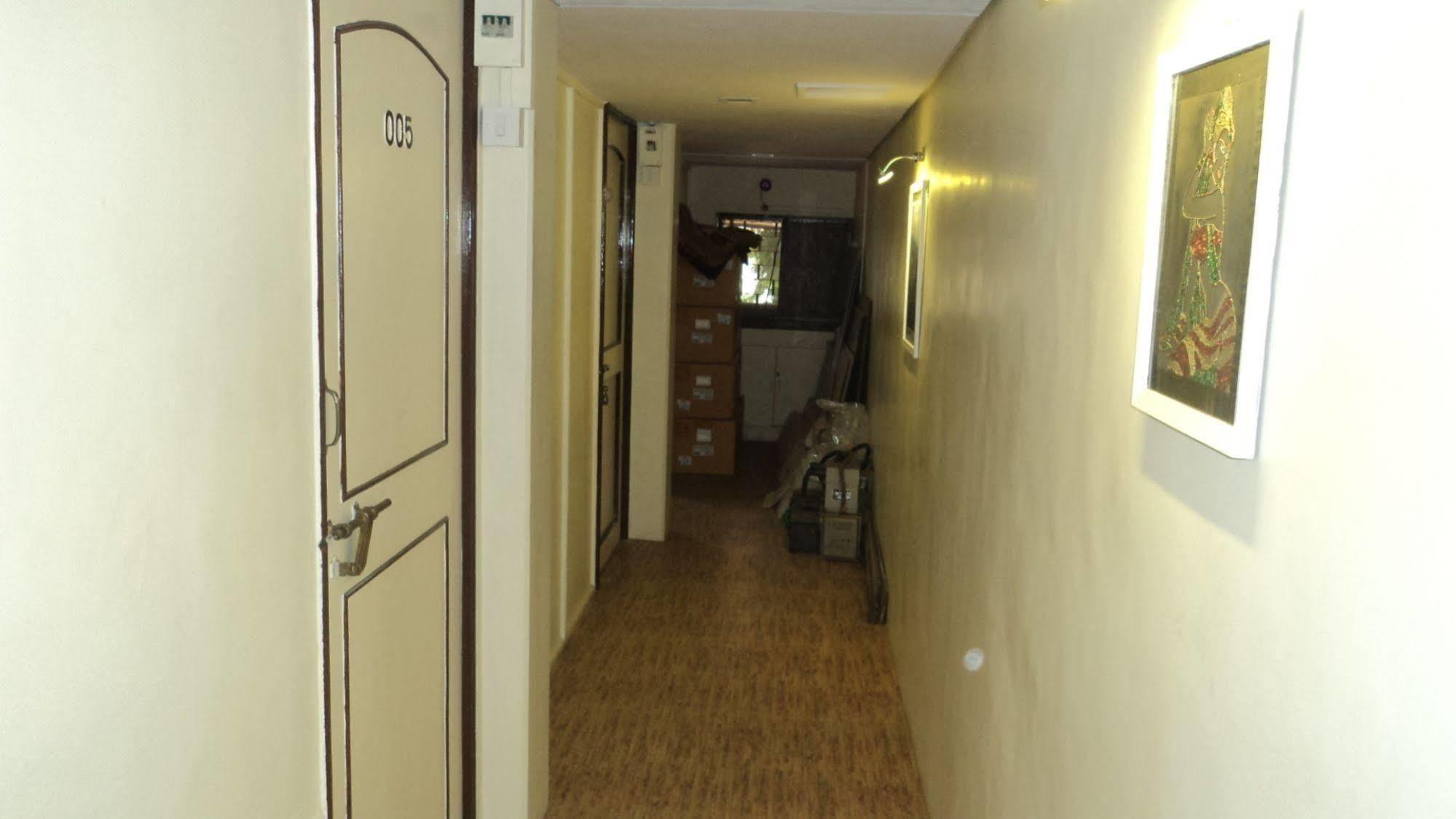 Benazeer Hotel Βομβάη Εξωτερικό φωτογραφία