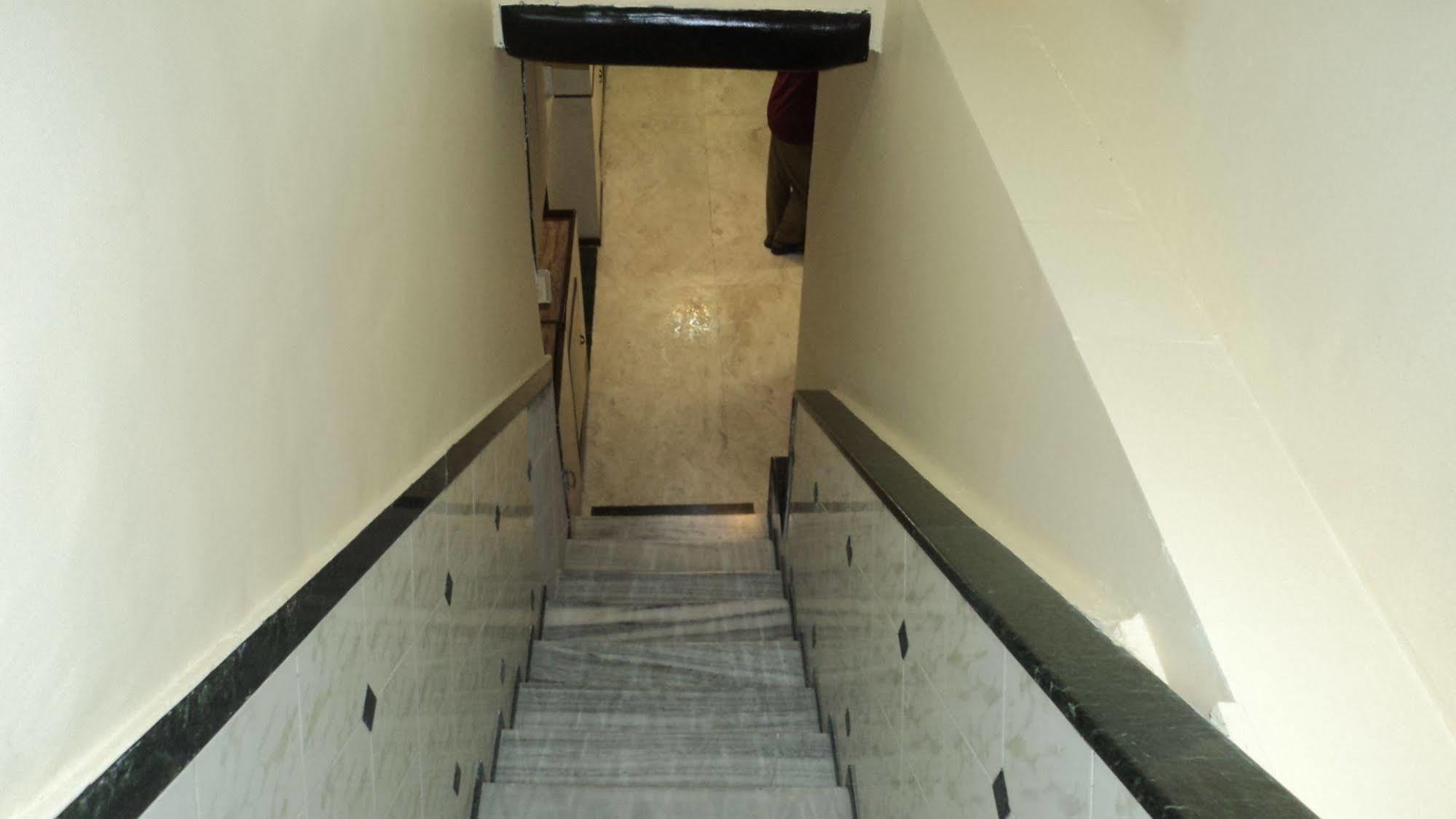 Benazeer Hotel Βομβάη Εξωτερικό φωτογραφία
